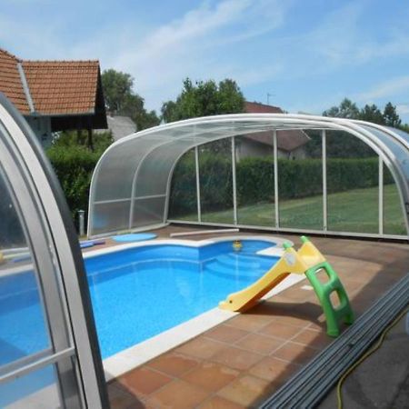 Schoenes Ferienhaus Mit Grossen Pool 250 M Vom Balaton Балатонмаріафюрде Екстер'єр фото