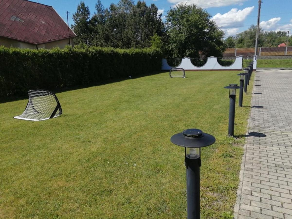 Schoenes Ferienhaus Mit Grossen Pool 250 M Vom Balaton Балатонмаріафюрде Екстер'єр фото