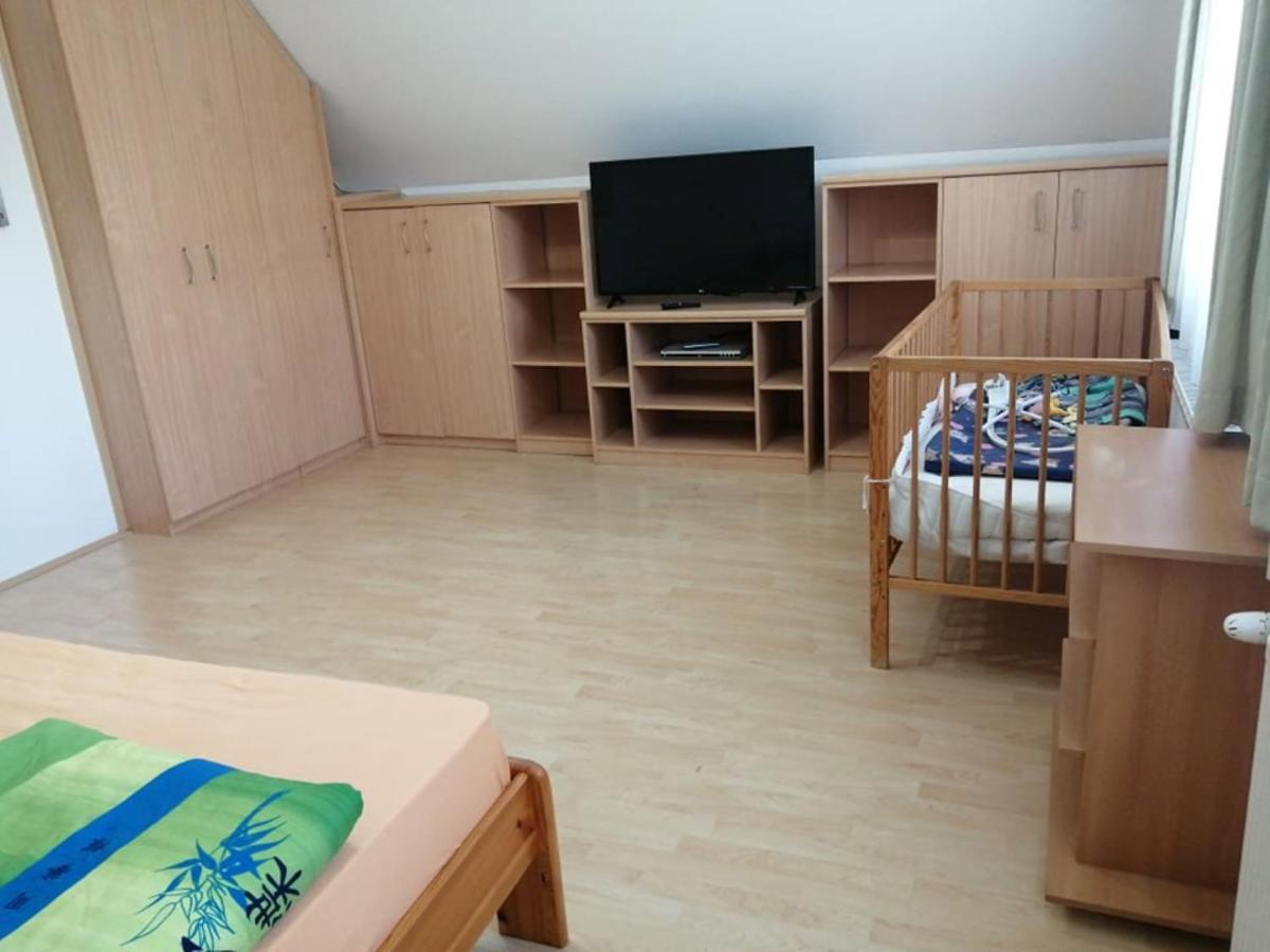 Schoenes Ferienhaus Mit Grossen Pool 250 M Vom Balaton Балатонмаріафюрде Екстер'єр фото