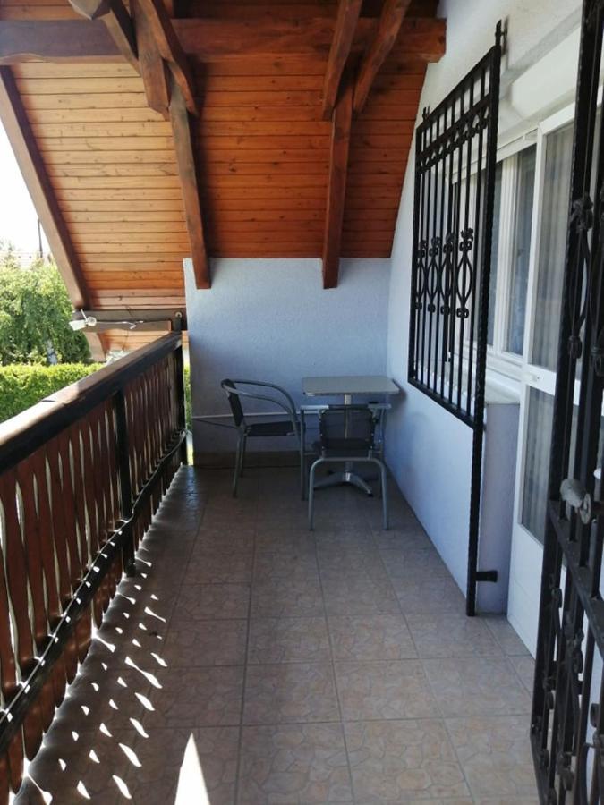 Schoenes Ferienhaus Mit Grossen Pool 250 M Vom Balaton Балатонмаріафюрде Екстер'єр фото
